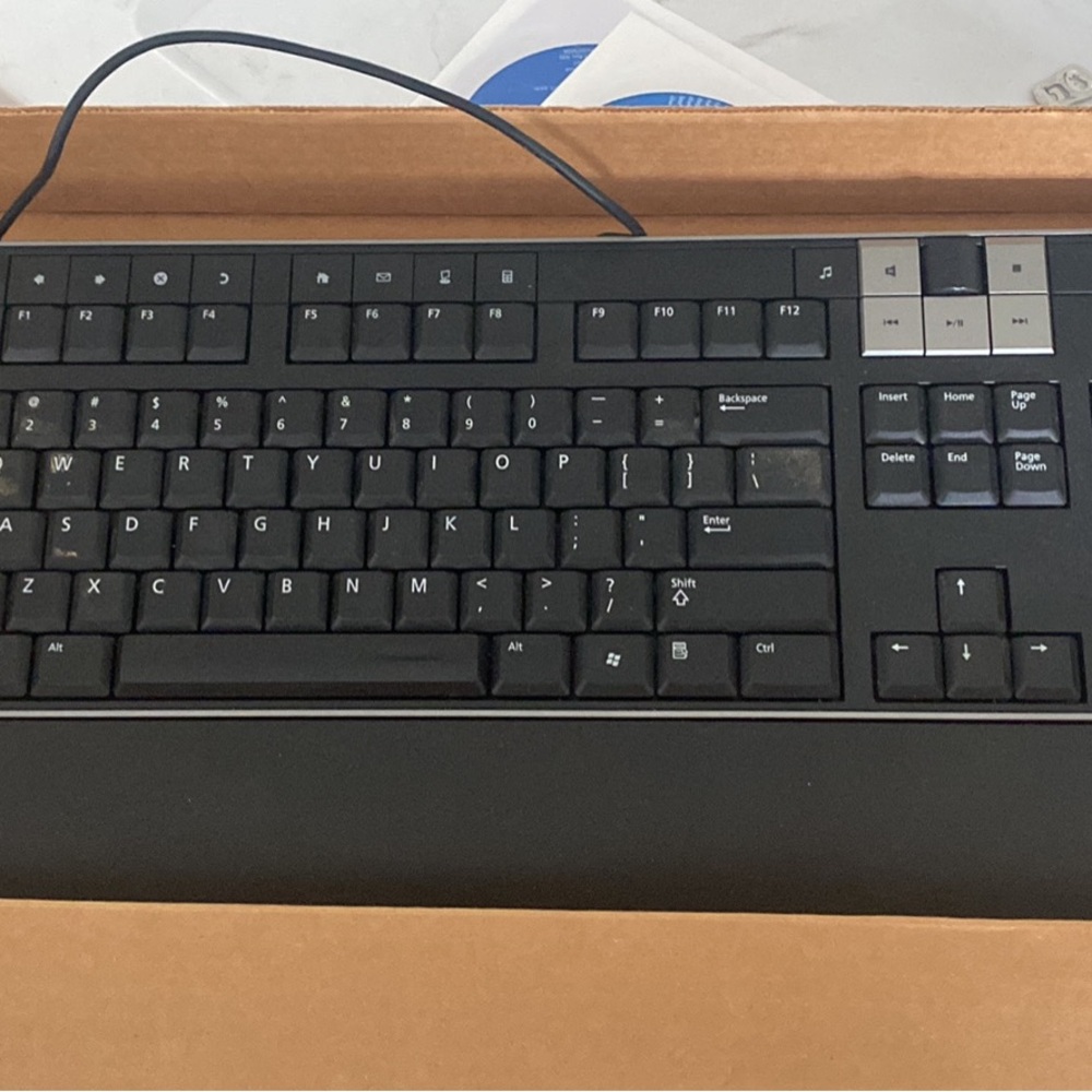 Dell Y-U0003-DEL5 U473D USB Multimedia Keyboard W/ 2 USB PORTS
